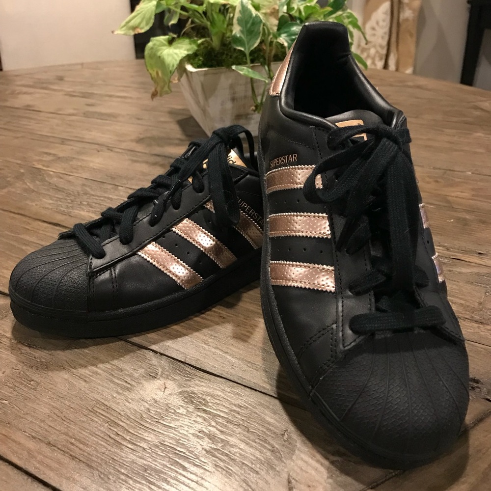 Rose gold/black adidas